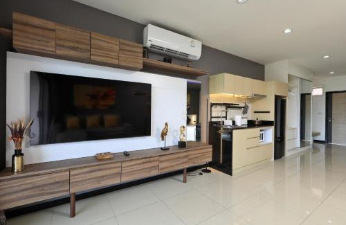 Nai Harn Apartamento | Studio in NaiHarn Beach Condo by Capital Pro