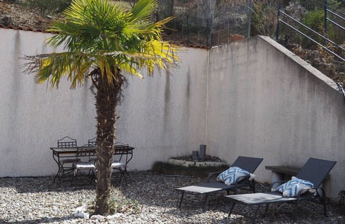 Esparron-de-Verdon Apartamento | Studio in the heart of nature, 10 minutes from Lac d'Esparron