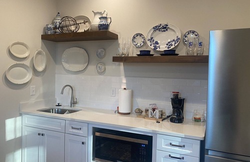 Black Mountain Apartamento | Studio in upscale, intimate Black Mountain neighborhood