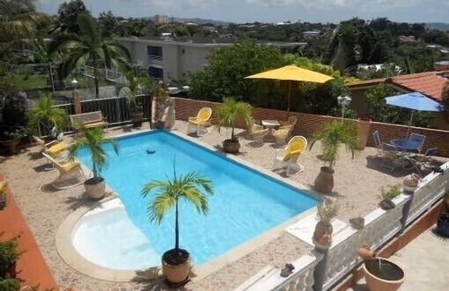 Le Lamentin Apartamento | Estudio en villa con acceso a piscina, jardín y vehículos en LAMENTIN en Martinica