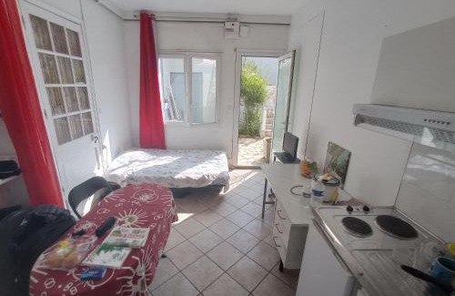 La Terrasse Apartamento | Studio indépendant, avec piscine et jardin, direct gare aéroport, 1 lit pour 2 personnes Direct Gare Aéroport