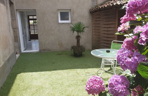 Bressuire Apartamento | Studio Indépendant