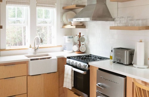 Seagrove Beach Cabaña | Studio Juan: Seagrove Beach tiny house 30A + pool + bikes + beach chairs