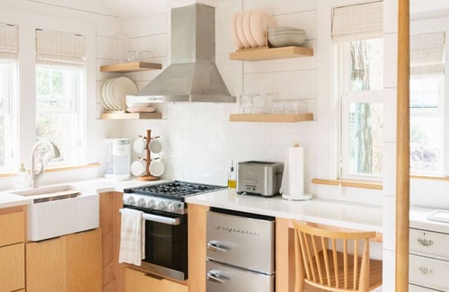 Seagrove Beach Cabaña | Studio Juan: Seagrove Beach tiny house 30A + pool + bikes + beach chairs