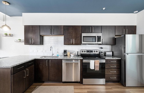 Asheville Apartamento | The Namaste Room at River Row Flats - Unit 104 (Se aceptan mascotas con tarifa)