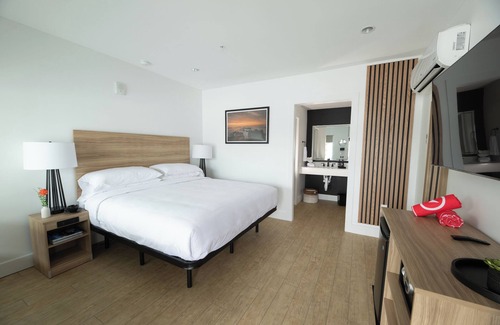 Rehoboth Beach Hotel | Studio King | The Waypoint | w/Free Breakfast Every Weekend & Free Parking