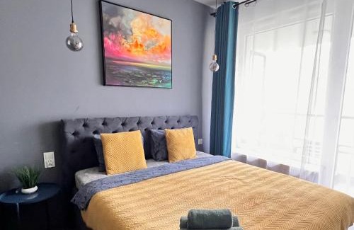 Marymount Apartamento | Studio Krzemieniecka, Air Con, metro Słodowiec, free parking by Cosmo Spirit