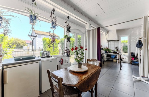 Saint-Julien-en-Born Cabaña | Estudio 'Le De La Gare' con terraza privada y Wi-Fi, cerca del océano
