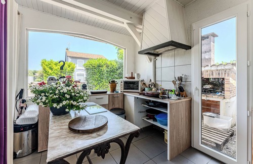 Saint-Julien-en-Born Cabaña | Estudio 'Le De La Gare' con terraza privada y Wi-Fi, cerca del océano