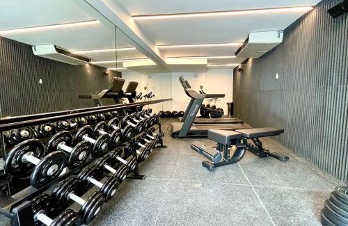 Leblon Apartamento | Studio Leblon - Moderno con piscina y gimnasio.