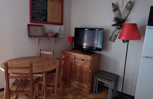 Les Angles Apartamento | Studio Les Angles with Garden and Lake View