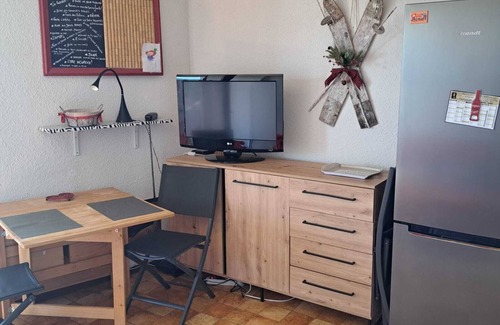 Les Angles Apartamento | Studio Les Angles with Garden and Lake View