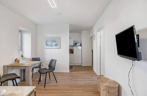 Ebingen Apartamento | Estudio 'Loft Am Bahnhof' con vistas a la montaña, Wi-Fi y aire acondicionado