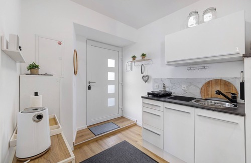Ebingen Apartamento | Estudio 'Loft Am Bahnhof' con vistas a la montaña, Wi-Fi y aire acondicionado