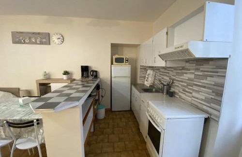 La Roche-Posay Apartamento | Studio lumineux au centre de La Roche-Posay avec Wi-Fi, proche des Thermes - FR-1-541-59