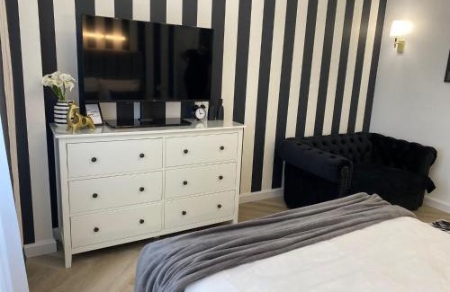 Alba Iulia Apartamento | Studio Luxury Black & White