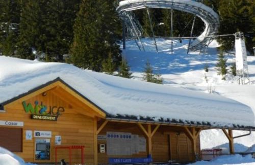 Le Pleynet Apartamento | Studio mansardé au pied des pistes, balcon, ski-in/ski-out, 50m ESF et commerces - FR-1-557A-29