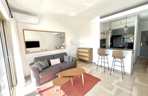 Villeneuve Loubet Beach Apartamento | Studio Marina Baie - sea and garden view - air conditioning