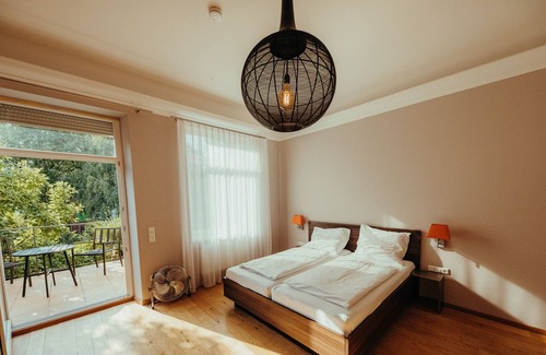 Weststadt Casa | Studio mit Balkon und Eigener Voll Ausgestatteter Kochnische