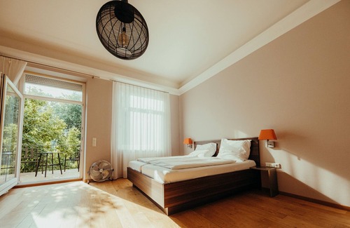 Weststadt Casa | Studio mit Balkon und Eigener Voll Ausgestatteter Kochnische