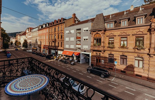 Weststadt Casa | Studio mit Balkon und Eigener Voll Ausgestatteter Kochnische