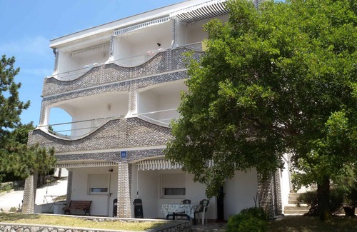Klenovica Apartamento | Apartamento vacacional con terraza y vistas al mar a 150 m de la playa