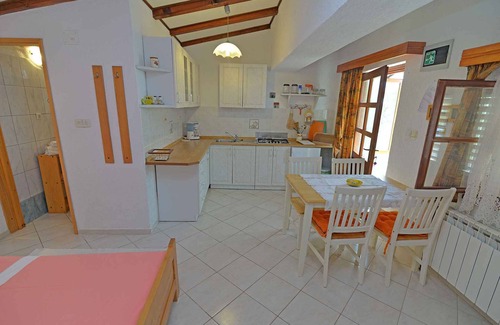 Veli Losinj Apartamento | Apartamento vacacional con terraza, acceso a internet y barbacoa