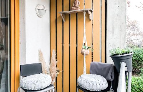 Wuerzburg Apartamento | Studio near Altstadt/w Workspace, Feng-Shui & Art