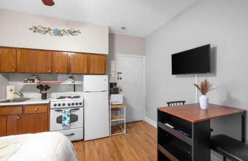 Gayborhood Apartamento | Studio Near Historic Sites