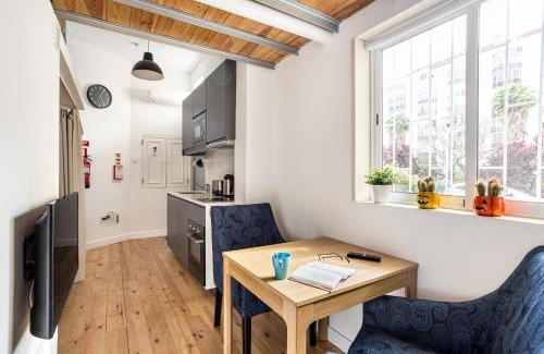 Algueirao - Mem Martins Apartamento | Studio Nest - Near the train to Lisbon & Sintra