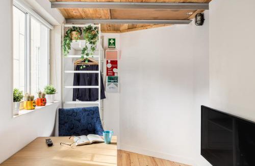 Algueirao - Mem Martins Apartamento | Studio Nest - Near the train to Lisbon & Sintra