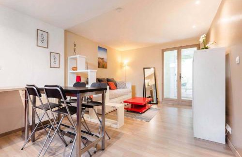 Begles Apartamento | studio next to bordeaux city center with a terrace