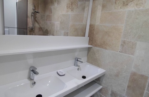 Saint-Andre-Lachamp Apartamento | Studio of the Blue House of Ardèche - with access to the pool and the river