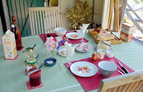 Nouan-sur-Loire Apartamento | Studio on the banks of a Sologne pond, near Chambord and the Loire.