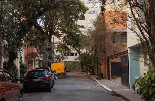 Itaim Bibi Apartamento | Studio PHIQ Upper is a super charming studio in the heart of Itaim Bibi!
