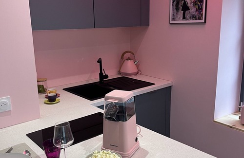 Centre-ville Apartamento | Studio POP in the city center, with Balnéo, in a colorful, retro atmosphere!