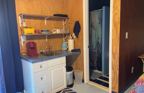 St. Cloud Apartamento | Studio, Private Entrance, fenced in quiet corner, pets ok, large Parking area