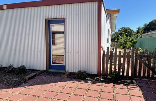 St. Cloud Apartamento | Studio, Private Entrance, fenced in quiet corner, pets ok, large Parking area