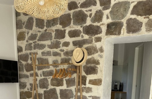 Figanieres Casa | Studio Refait à Neuf Dans une Propriété de Charme Avec Piscine, Entre mer et lac