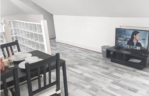 Newbury Casa | Studio Rooms Ensuite Newbury Park London