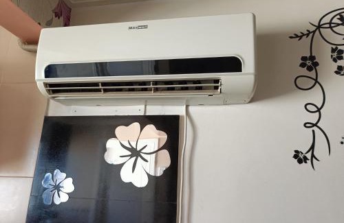 Eastern Khezama Apartamento | Studio Sleeps 2 with Balcony & Free Parking