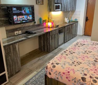 Greater Noida Apartamento | Studio Stays near Expo Mart