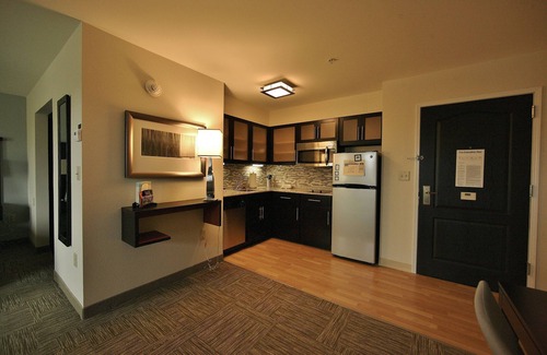 Liverpool Apartamento | Studio Suite Near Syracuse University | Free Breakfast + Business Center