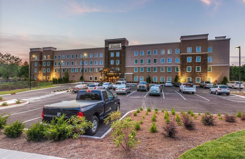 Farragut Apartamento | Studio Suite | Shared Outdoor Pool + BBQ Area