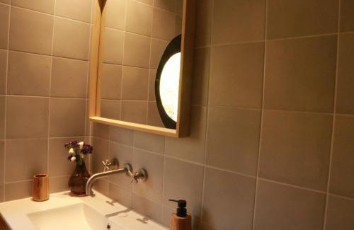 Puteaux Alquiler De Eote | Studio très cosy - indépendant dans une péniche - Paris 16