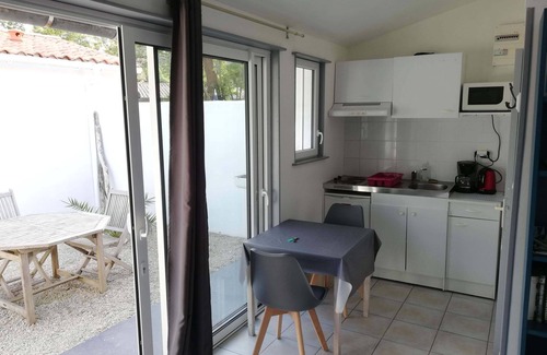 Rivedoux-Plage Cabaña | Estudio tipo cabaña para 2 personas, patio privado y piscina climatizada.