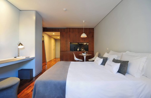Santo Antonio Hotel | Studio Unit at Altis Prime, Near Attractions, Onsite Jacuzzi, Private Parking!