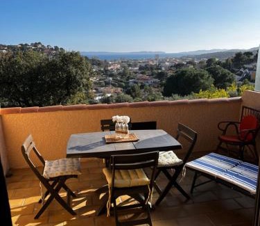 Bormes-Les-Mimosas Apartamento | studio vue mer