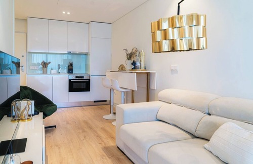 Campanha Apartamento | HostWise – Studio w/ Balcony, Pool and Gym | Antas