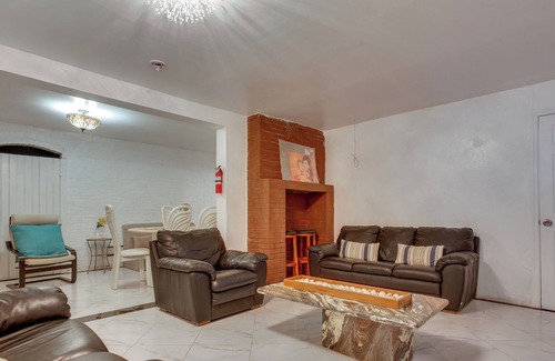 East Orange Apartamento | Studio w/ Deck Access: Near New York City!